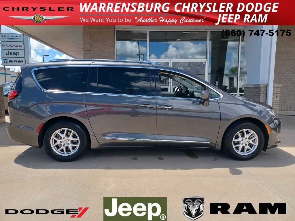 Used 2020 Chrysler Pacifica Touring L with VIN 2C4RC1BG1LR276857 for sale in Kansas City